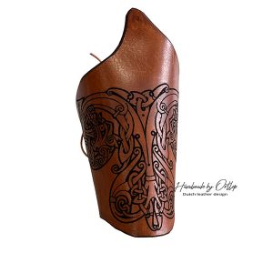 Arm beschermer met Keltische afbeelding